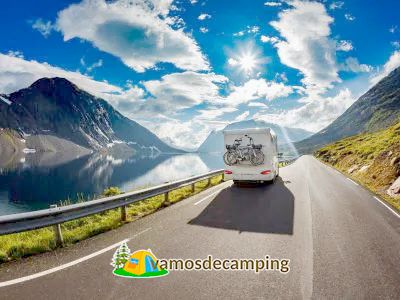 ¡La belleza de viajar en autocaravana y detenerse en el camping!